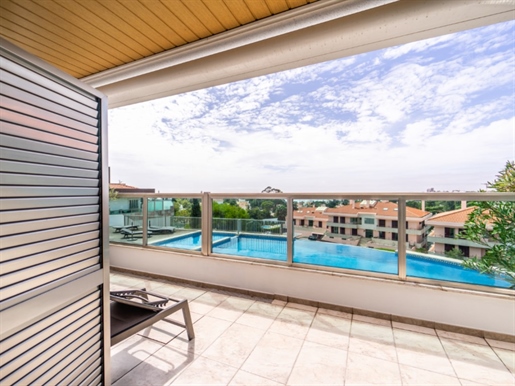 4 bedroom apartment with garage, balcony with sea view, located in Estoril