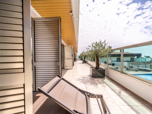 4-Zimmer-Wohnung mit Garage, Balkon mit Meerblick, in Estoril