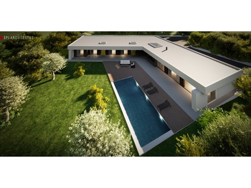 Luxury villa with 5 bedrooms, garden and pool-Seixal-Portugal