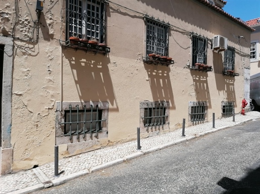 Building to rehabilitate in Santa Catarina, Lisbon