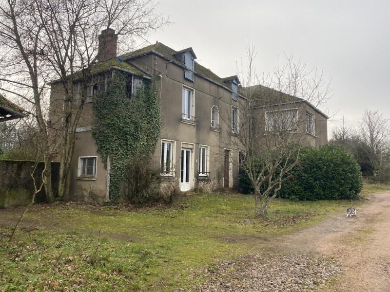 Large old house to renovate on more than one Ha of land