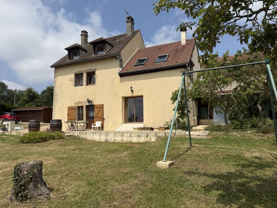 Maison ancienne avec vue exceptionnelle sur l'Auxois