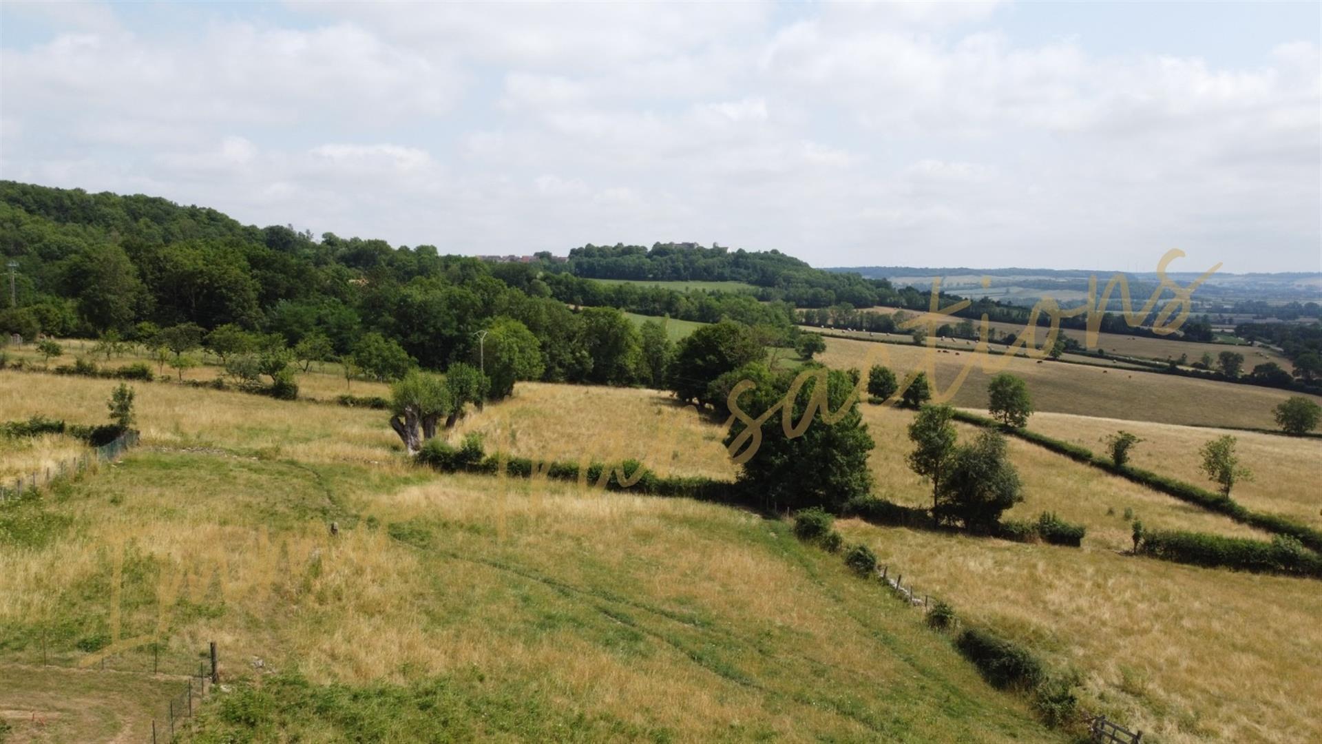 Maison ancienne avec vue exceptionnelle sur l'Auxois