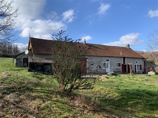 Longère Ancienne Du Morvan Good Condition Unobstructed View Land Of 7718 m²