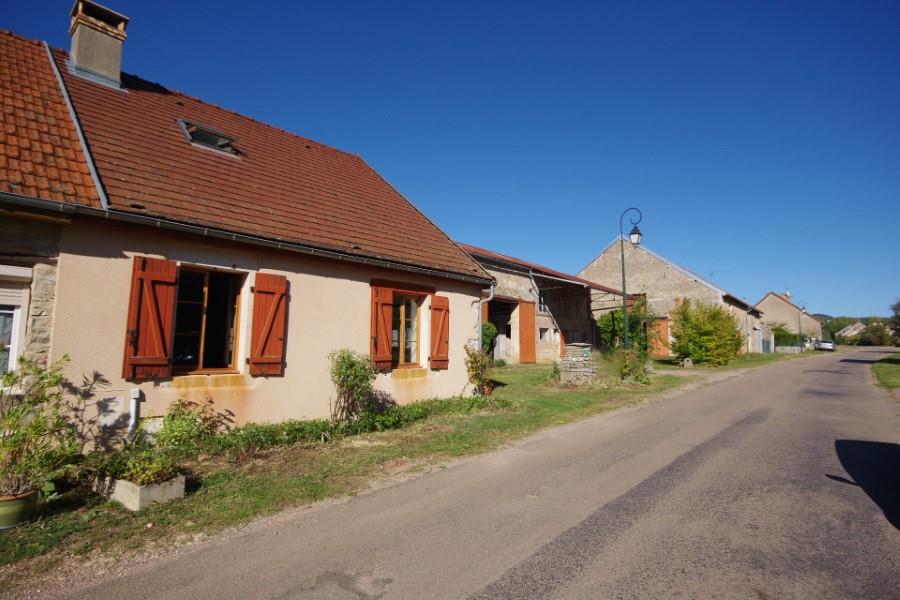 Landhaus mit Nebengebäuden in Auxois