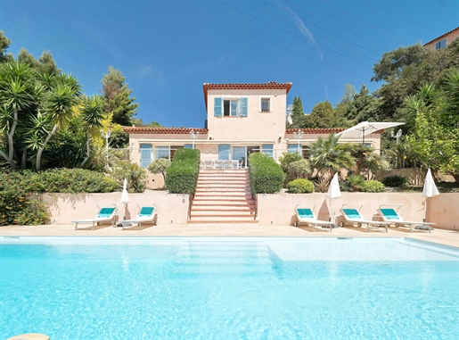 Schöne Villa auf den Höhen von Nizza