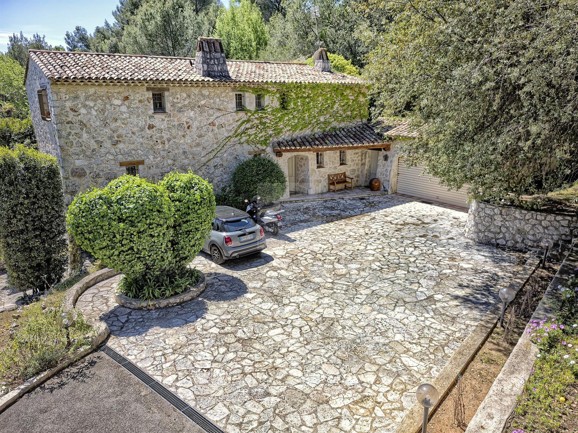 Superb stone Mas - 234m2 - La Colle sur Loup