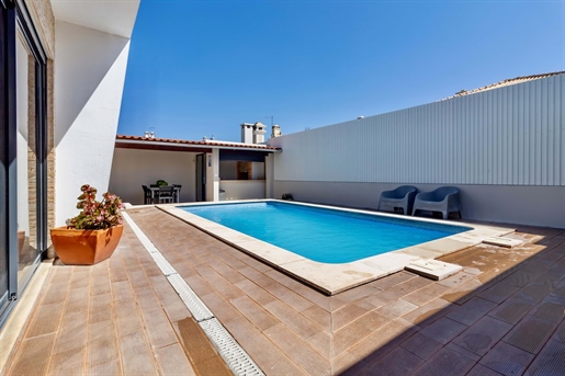 Villa contemporaine de plain-pied T5 + 1 avec piscine à Azeitão