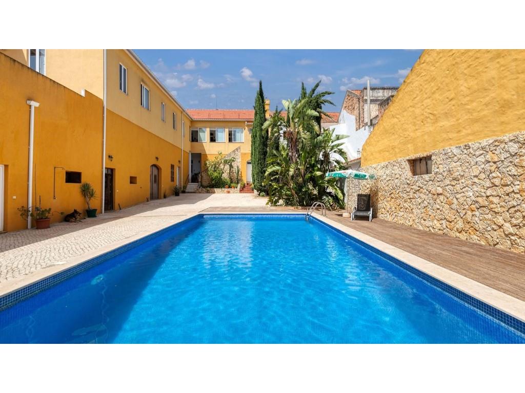 Historic 19 room townhouse with pool in the heart of the city of Silves, Algarve