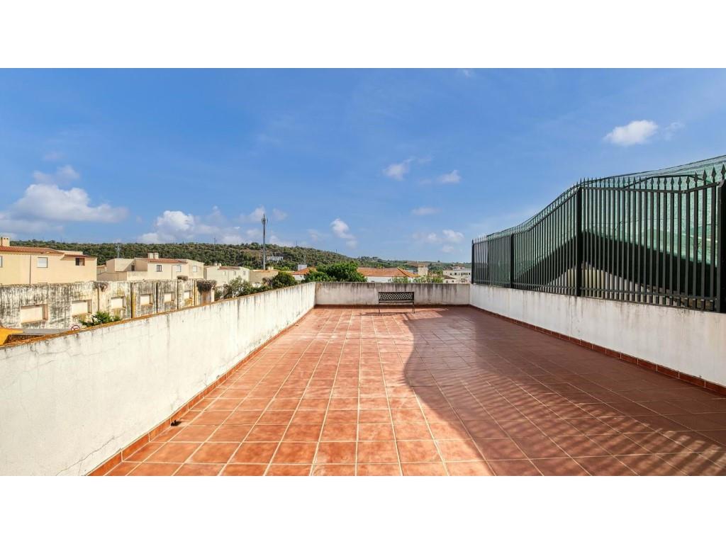 Historic 19 room townhouse with pool in the heart of the city of Silves, Algarve