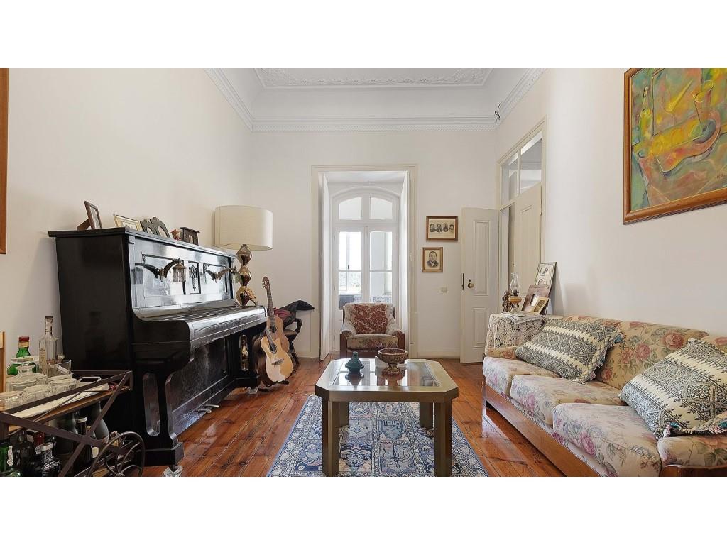 Historic 19 room townhouse with pool in the heart of the city of Silves, Algarve