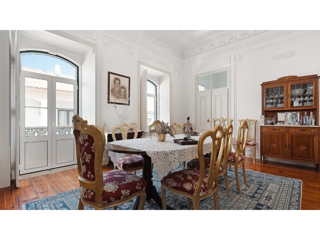 Historic 19 room townhouse with pool in the heart of the city of Silves, Algarve