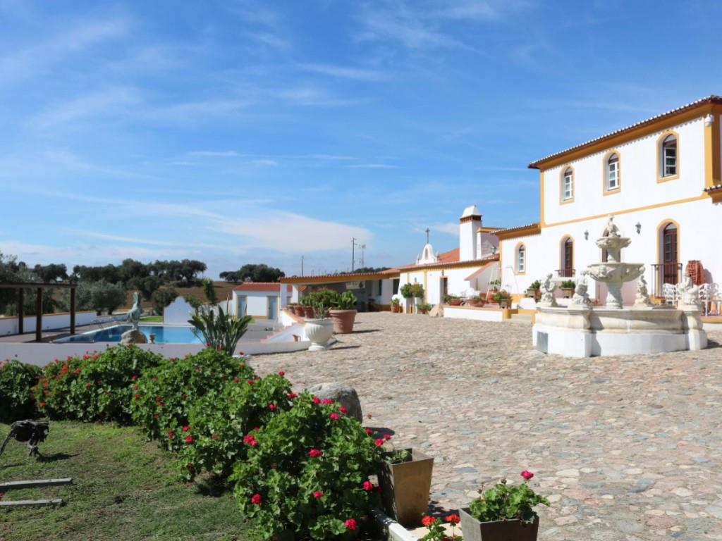 An Alentejo property from the 19th century with 12.2 hectares
