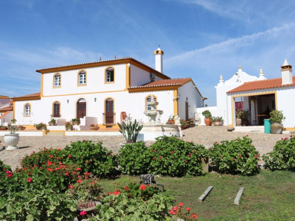 An Alentejo property from the 19th century with 12.2 hectares