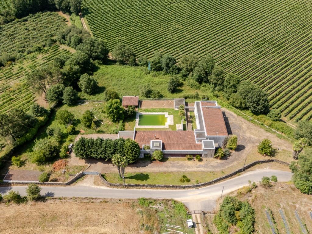 Elegance, Space, and Nature - An Exclusive Retreat 20 Minutes from Braga