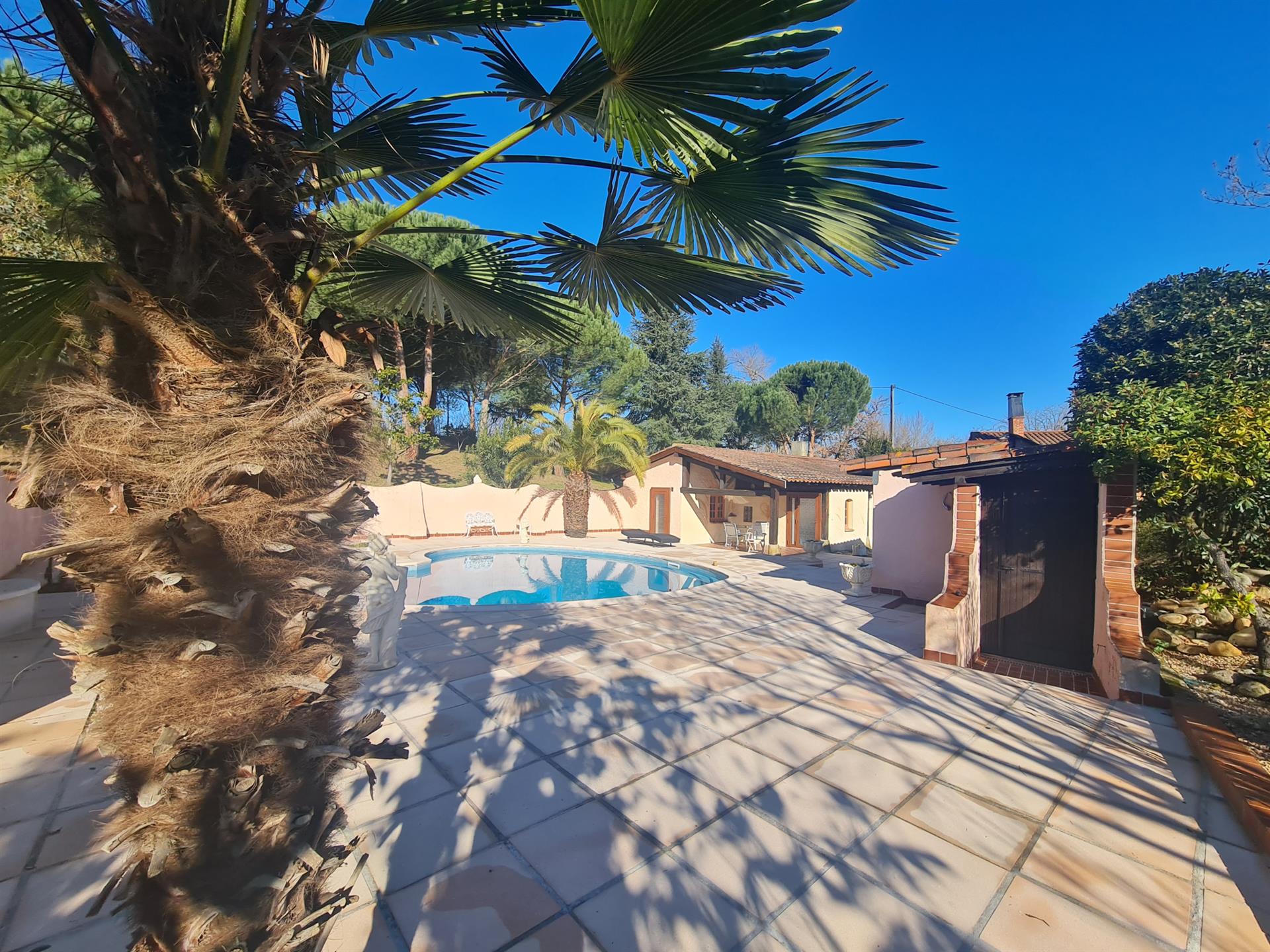 650 m2 mill with swimming pool and outbuildings in Mazères 09270