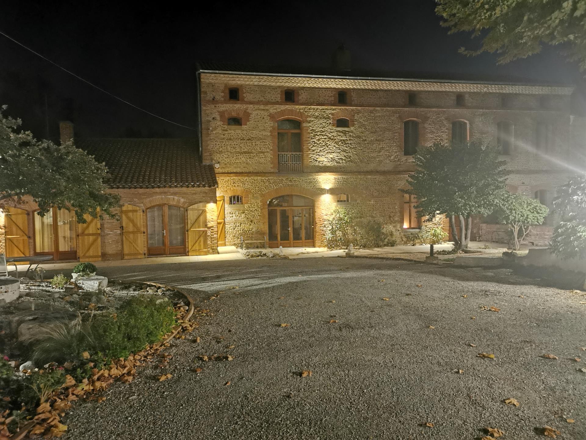 650 m2 mill with swimming pool and outbuildings in Mazères 09270