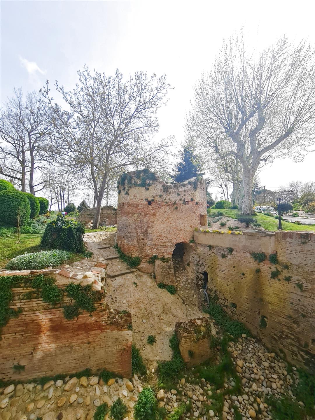 650 m2 mill with swimming pool and outbuildings in Mazères 09270