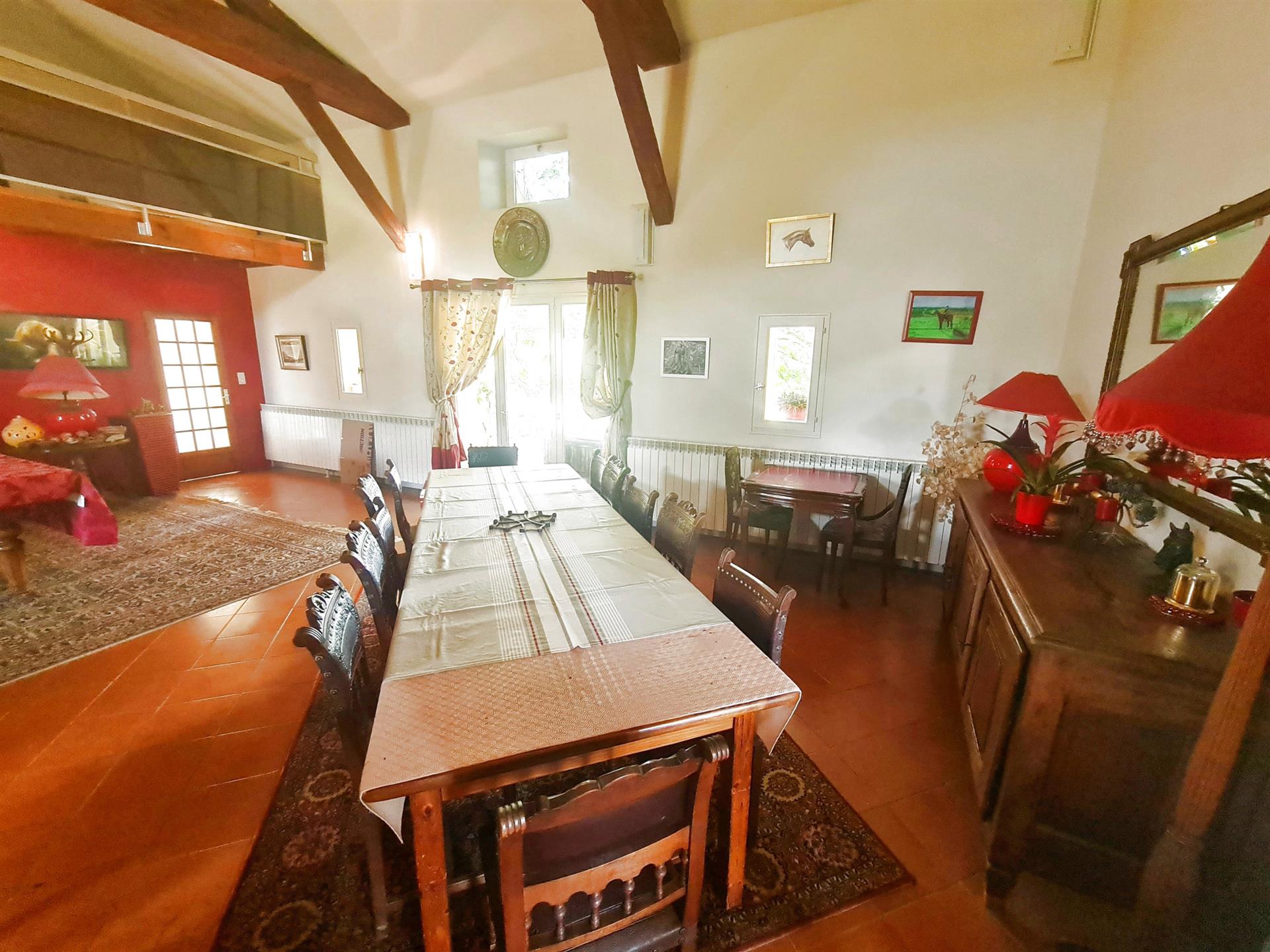 Property of approx. 400M2 with 4 ha 6,492 of land overlooking the Pyrenees