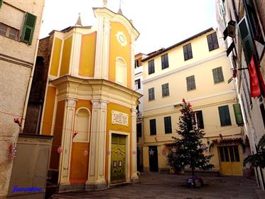 Appartement entièrement rénové à vendre à San Biagio della Cima.