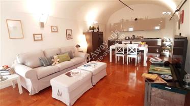 Volledig gerenoveerd appartement te koop in San Biagio della Cima.