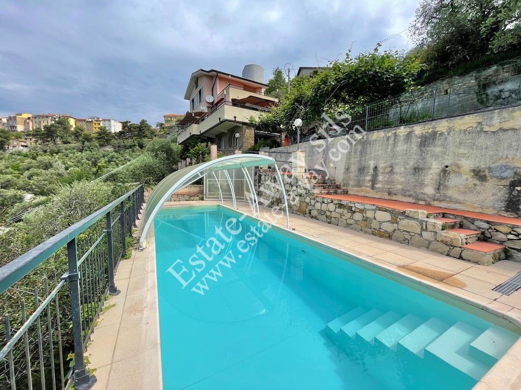 Semi-Detached House with Pool for Sale in Perinaldo 