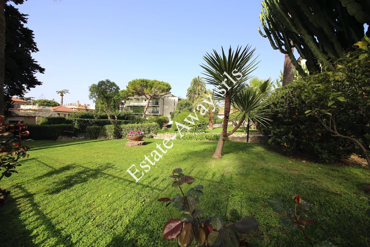 Renovated Apartment for Sale in Bordighera 