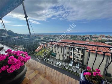 Apartment with terrace and sea view for sale in Vallecrosia.