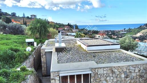 For sale in Bordighera detached house with sea view