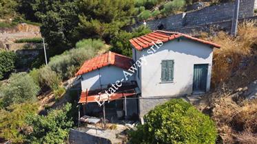 Rustic for sale in Bordighera with sea view.
