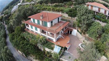For sale in Ventimiglia,  sea view villa 