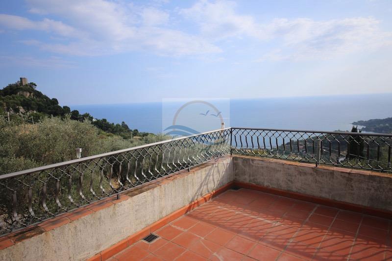 In vendita a Ventimiglia, villa vista mare  