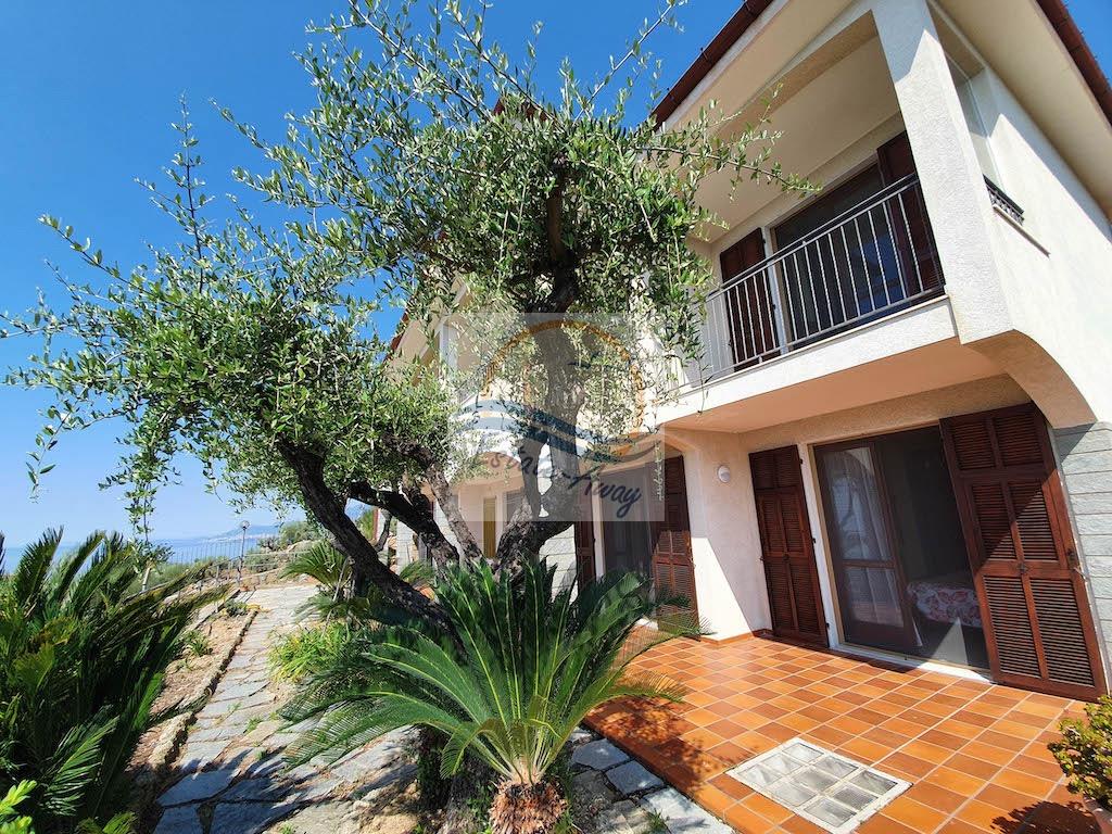 Two families house with sea view for sale in Vallecrosia,