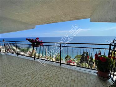 Apartment with large terrace and sea view for sale in Ospedaletti.