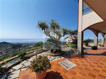 Two families house with sea view for sale in Vallecrosia