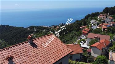 Villa bifamiliare vista mare in vendita a Ventimiglia zona Mortola Superiore