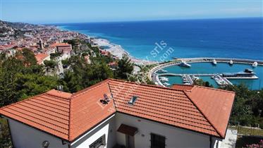 Villa with sea view for sale at Cala del Forte in Ventimiglia.