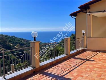 Detached house with garden and sea view for sale in Bordighera.