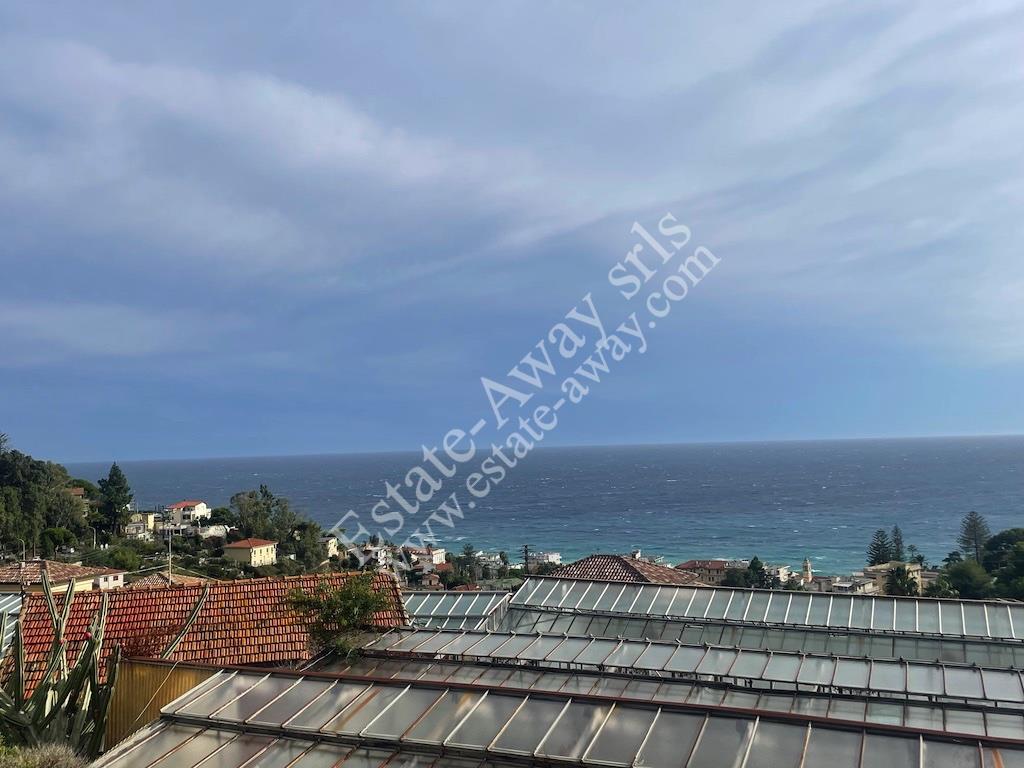 Building land 6,000 sqm with sea view for sale in Ospedaletti 
