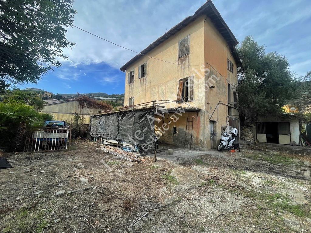 Building land 6,000 sqm with sea view for sale in Ospedaletti 