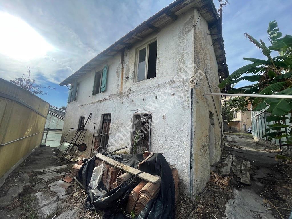 Building land 6,000 sqm with sea view for sale in Ospedaletti 