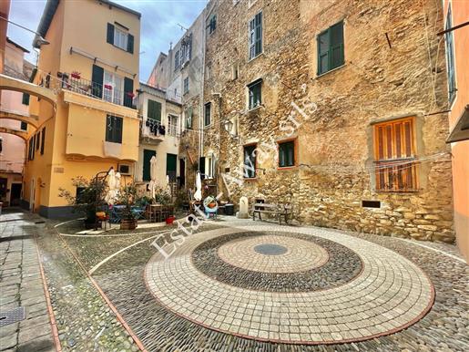 Apartment for sale in the historical center of Bordighera.