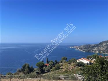 Plot of land with sea view for sale in Ospedaletti