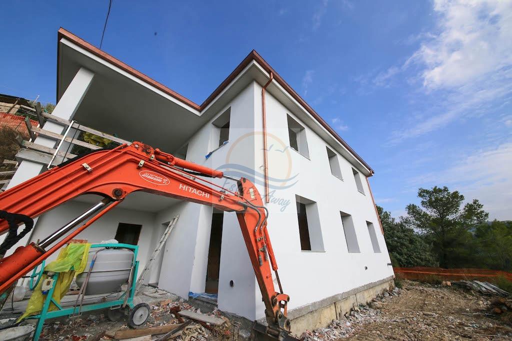 Casa em construção com vista aberta – Camporosso First Hill – Terreno de 2000 m²