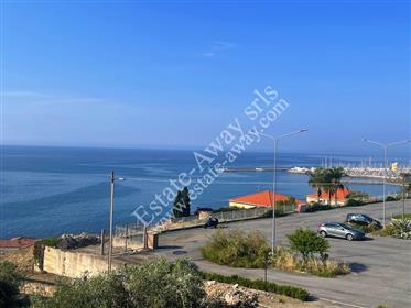 Plot of land with sea view for sale in Cipressa