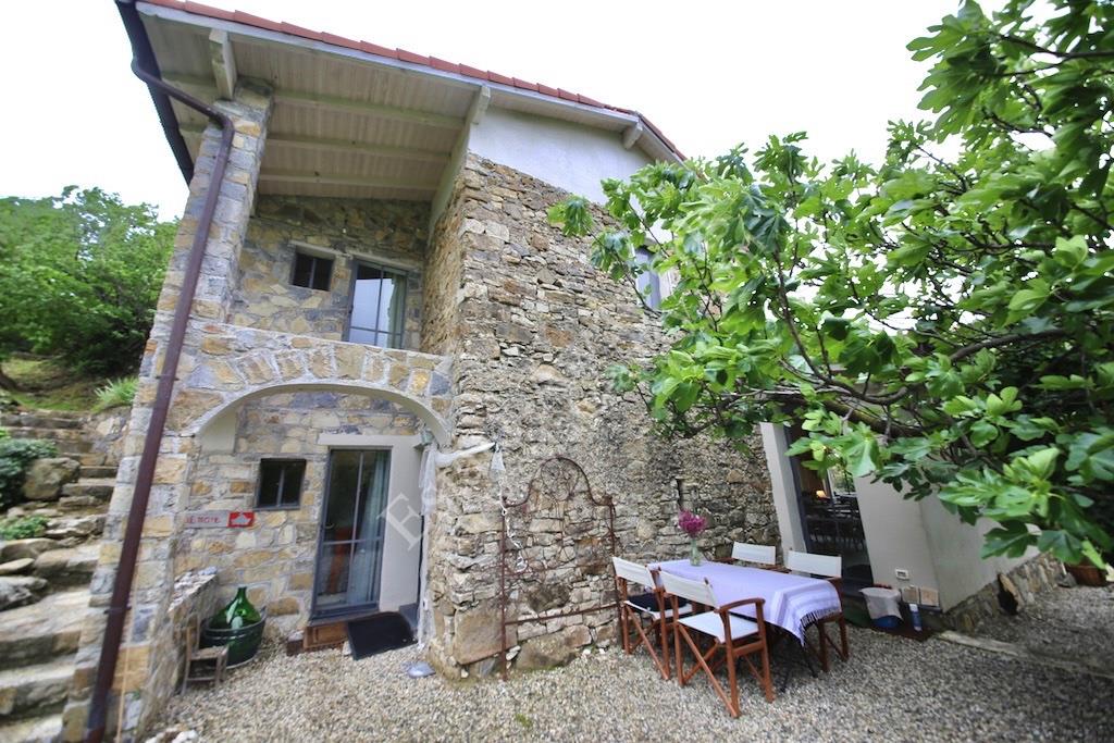 Maison de campagne récemment restaurée à vendre à Vallebona.