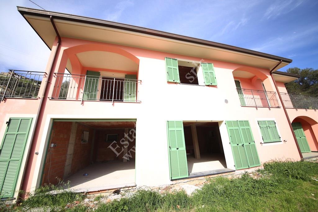Detached house to be finished with garden of about 850sqm for sale in Soldano.