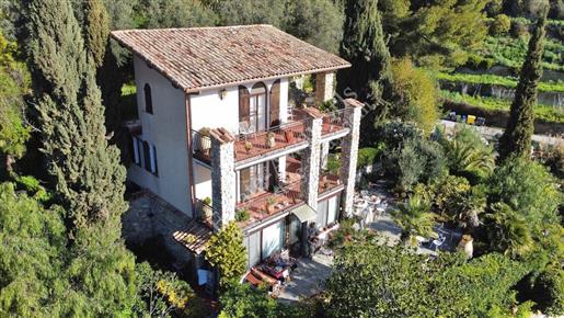 Einfamilienhaus mit Meerblick zu verkaufen in Mortola Superiore