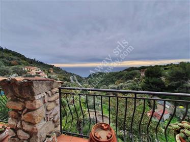 Detached house with sea view for sale in Mortola.