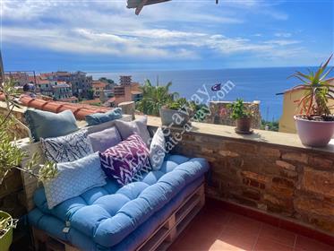Historical house with terrace and sea view for sale in Cipressa.